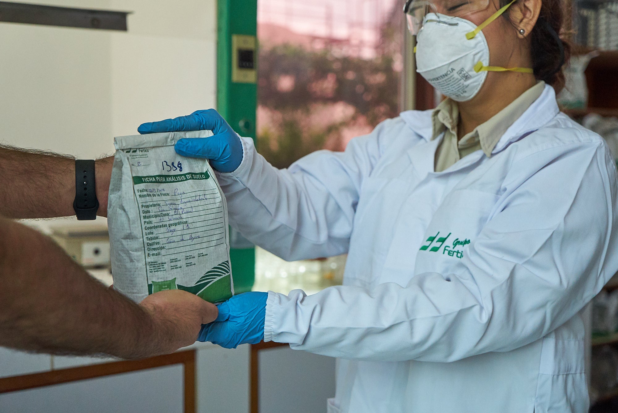 Royal Roots Fertilizers – Premium Plant Food for Gardens & Crops